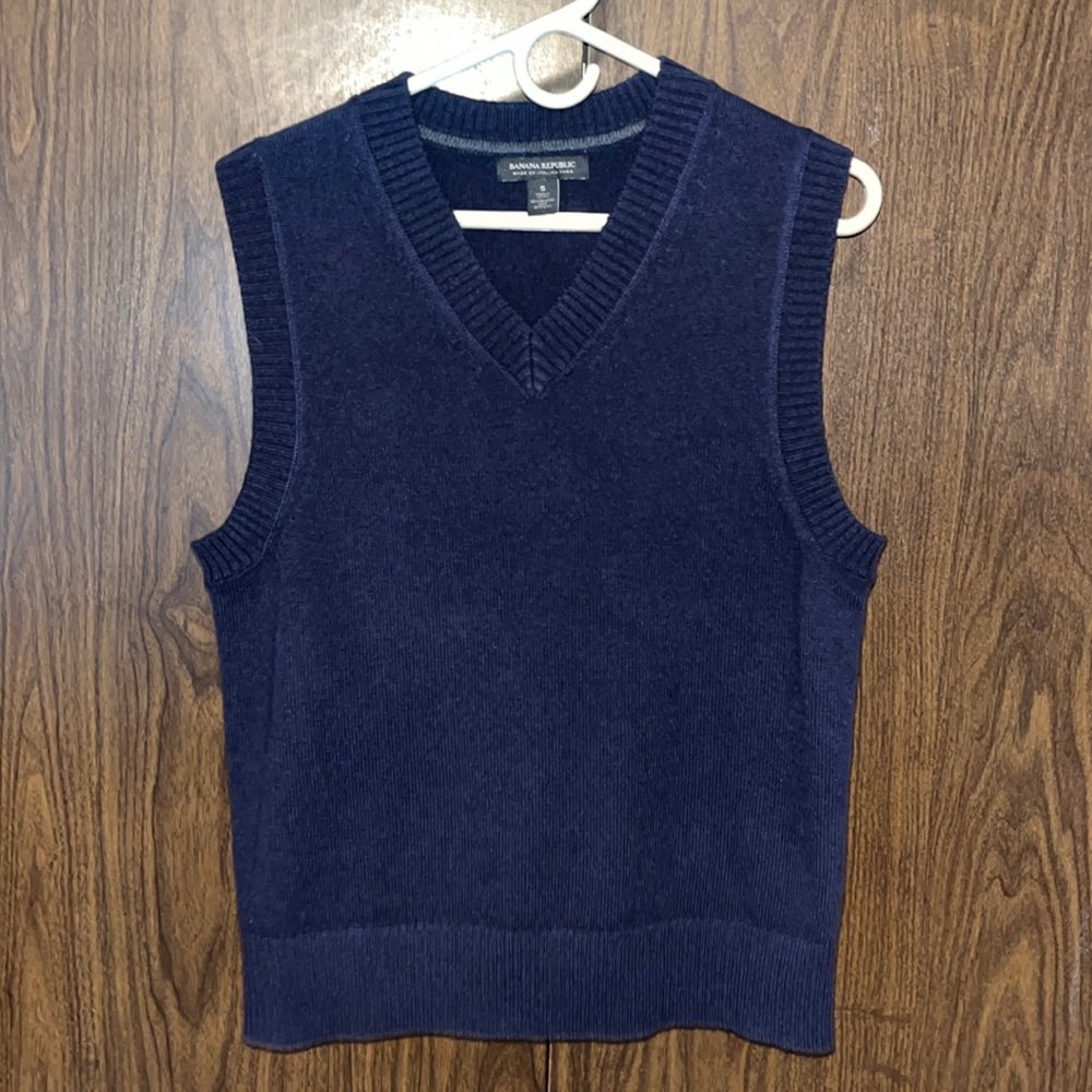 Banana Republic sweater vest, navy blue, men’s small, wool